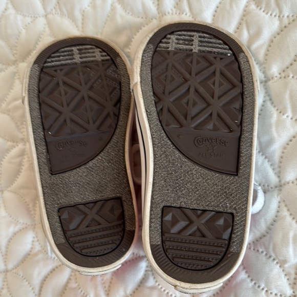 Converse Pink and White Low-Top Kids Sneakers Size 7 EUC! - Picture 7 of 9